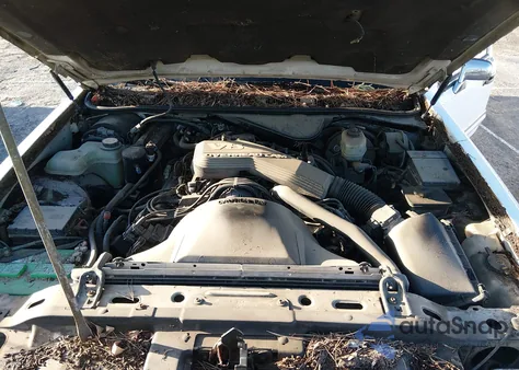 1991 Lincoln Town Car Executive z USA, uszkodzony, nr VIN 1LNCM81W0MY693285